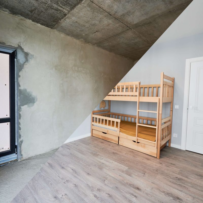 Avant et après : la chambre d’enfant transformée avec lits superposés en bois.
