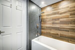 full-set-of-empty-renovated-apartment-in-montreal-2025-10-15-04-47-11-utc-scaled